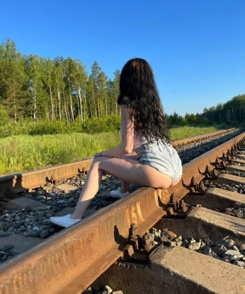 💋 Я знаю, как доставить настоящее удовольствие! Мои услуги позволят тебе окунуться в мир наслаждения и страсти. 🌟 Встреча со мной - это настоящая встреча с искусницей любви. У меня широкий спектр услуг, которые позволят нам раскрыться друг другу. 🌹 Имею отличные отзывы, которые подтверждают мою профессиональность. 🌟 Предлагаю ознакомиться с моими фото, чтобы увидеть, какое я прекрасное создание! 😘 Живу в Москве, поэтому наша встреча будет возможна именно здесь, в столице страсти и разврата. 🌆 Ты точно не пожалеешь о времени, проведенном со мной. Позвони мне, и насладись горячими моментами нашей встречи! 💥💖 Марьяша
