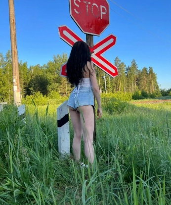 💋 Я знаю, как доставить настоящее удовольствие! Мои услуги позволят тебе окунуться в мир наслаждения и страсти. 🌟 Встреча со мной - это настоящая встреча с искусницей любви. У меня широкий спектр услуг, которые позволят нам раскрыться друг другу. 🌹 Имею отличные отзывы, которые подтверждают мою профессиональность. 🌟 Предлагаю ознакомиться с моими фото, чтобы увидеть, какое я прекрасное создание! 😘 Живу в Москве, поэтому наша встреча будет возможна именно здесь, в столице страсти и разврата. 🌆 Ты точно не пожалеешь о времени, проведенном со мной. Позвони мне, и насладись горячими моментами нашей встречи! 💥💖 Марьяша